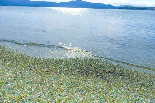 アサリを増やして大村湾の水質改善を進めようという試みとして始まったガラス粒を使った人工砂。&nbsp; &nbsp; &nbsp; https://sdgs.yahoo.co.jp