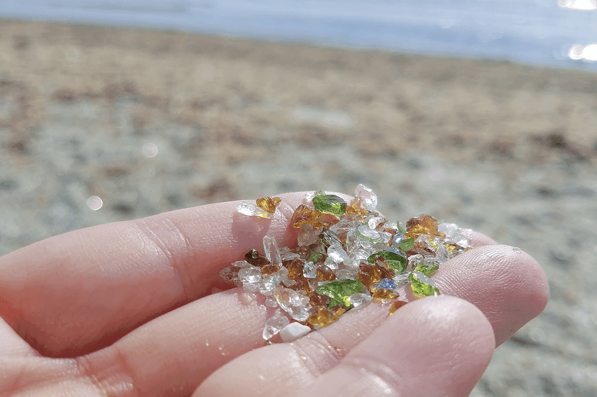 Researchers use waste glass to clean up polluted sea