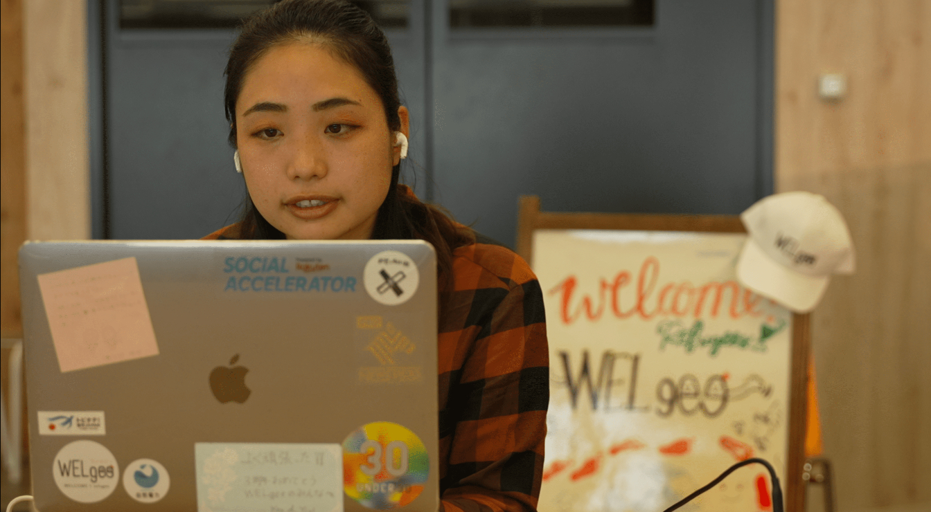 Welgee founder Sayaka Kankolongo Watanabe answers questions from Japanese companies and municipalities about employing refugees and evacuees in Japan during a recent Zoom session.&nbsp; &nbsp; &nbsp;Source: J-Stories